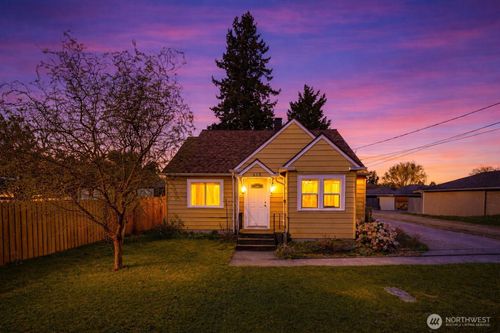 513 S Pine St, Burlington, WA, 98233-2325 | Card Image