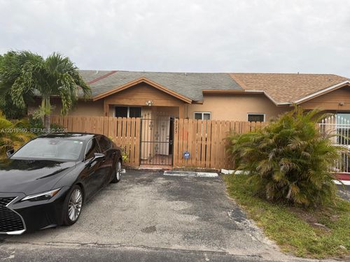 6725 Nw 188th Ter, Hialeah, FL, 33015-2435 | Card Image