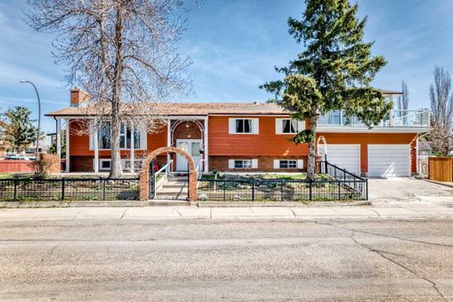 451 Huntbourne Hill Ne, Calgary, AB, T2K5G7 | Card Image