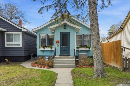 815 4th Ave N, Saskatoon, SK, S7K2N3 | Card Image