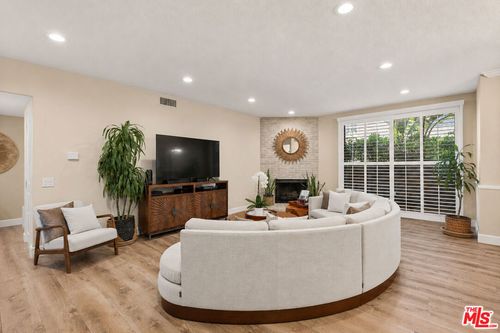 108-14844 Dickens St, Sherman Oaks, CA, 91403-3608 | Card Image