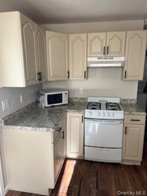 86 Rollstone Ave, West Sayville, NY, 11796-1305 | Card Image