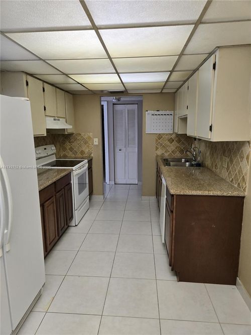 apt-207-1301 Ne 7th St, Hallandale Beach, FL, 33009-3677 | Card Image
