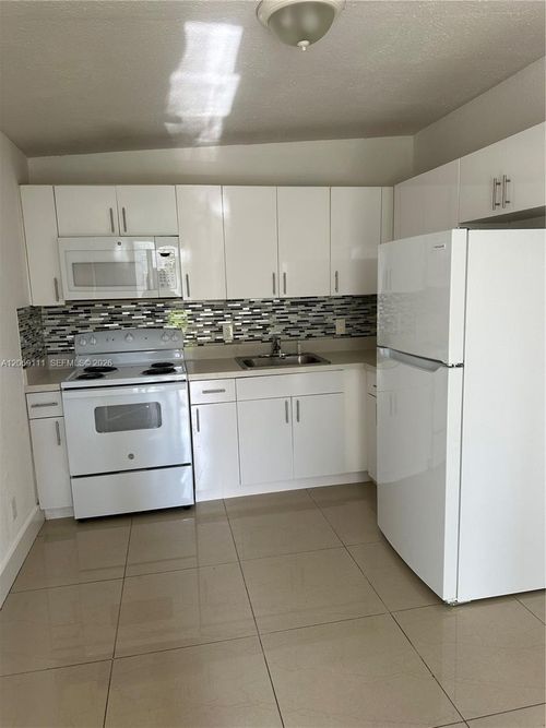 d-12-2222 Van Buren St, Hollywood, FL, 33020-4904 | Card Image