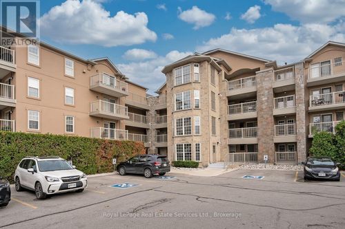 111-1460 Bishops Gate, Oakville, ON, L6M4N5 | Card Image