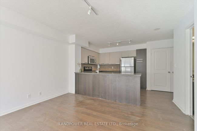 1105 - 11 St Joseph St, Condo with 1 bedrooms, 1 bathrooms and null parking in Toronto ON | Image 8