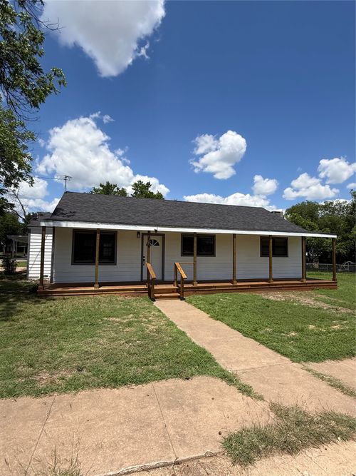 1016 W Cedar St, Coleman, TX, 76834-3706 | Card Image