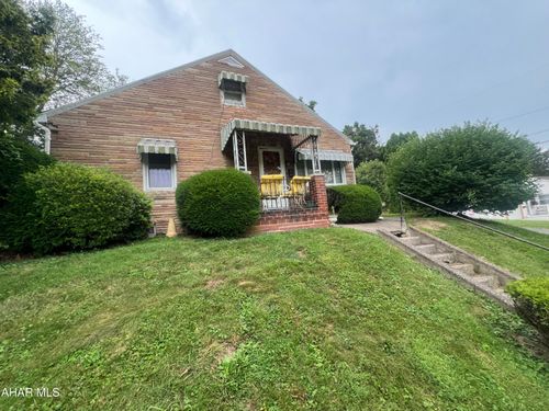 102 Logan Ave, Altoona, PA, 16602-4922 | Card Image