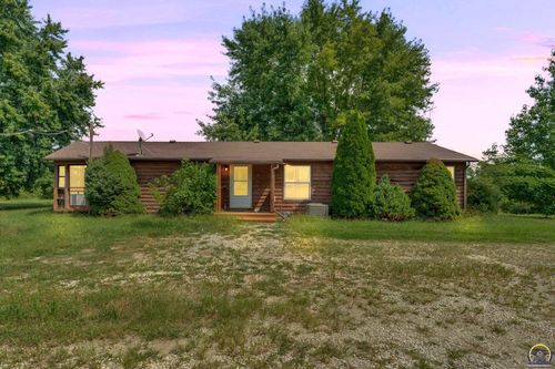 10035 Westlake Rd, Ozawkie, KS, 66070-4140 | Card Image