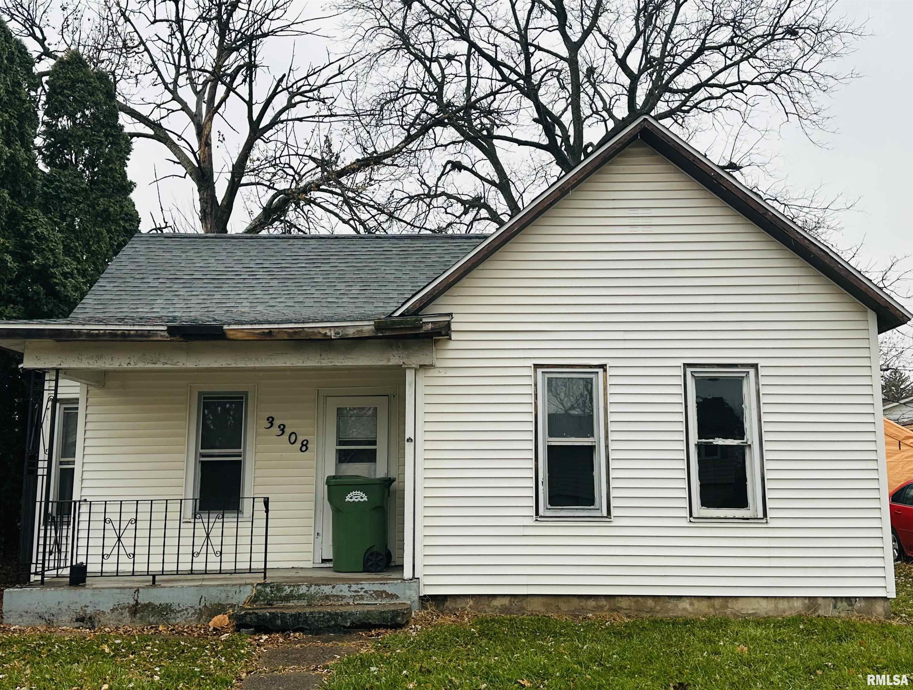 Pershing Blvd, Clinton, IA 52732
