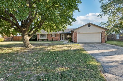 2605 W Detroit St, Broken Arrow, OK, 74012-2202 | Card Image