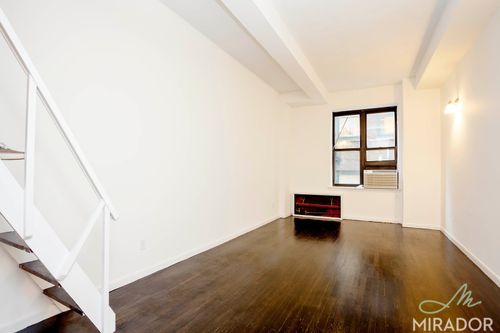 7f-43 W 16th St, New York, NY, 10011-6321 | Card Image