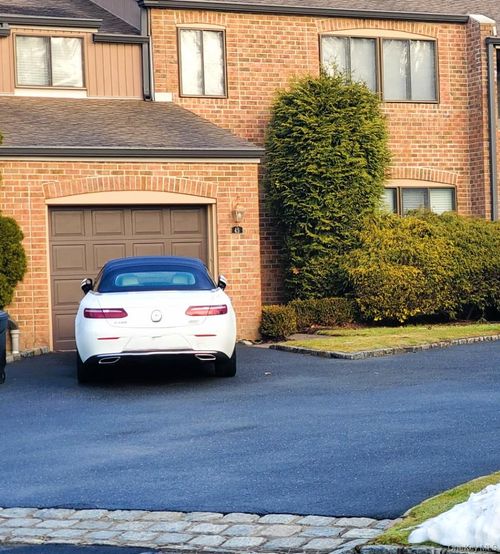 45-45 Windsor Gate Dr, New Hyde Park, NY, 11040-1062 | Card Image