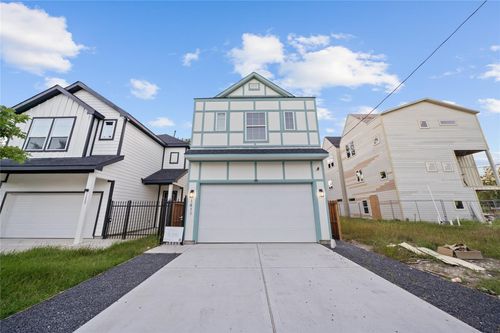 1411 Bayou St, Houston, TX, 77020-8203 | Card Image