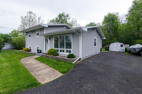 8 Crestwood Ct, Newburgh, NY, 12550-2325 | Card Image
