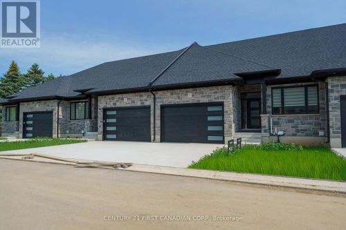 11-32 Postma Cres, Ailsa Craig, ON, N0M1A0 | Card Image