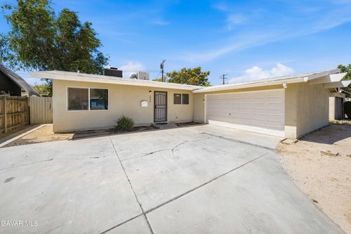 1040 W Avenue H1, Lancaster, CA, 93534-1415 | Card Image