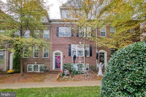 8019 Reserve Way, VIENNA, VA, 22182-3897 | Card Image