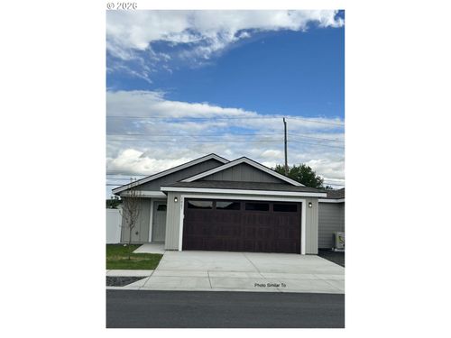 1082 Ne 10th Pl, Hermiston, OR, 97838 | Card Image