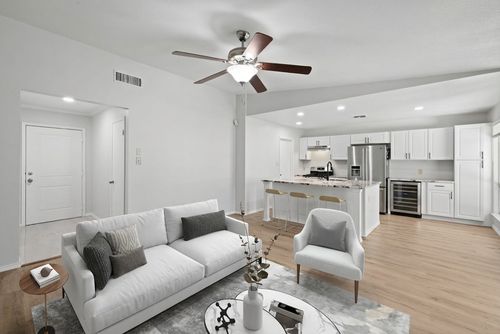 10001 Woodglen Dr, Austin, TX, 78753-4435 | Card Image