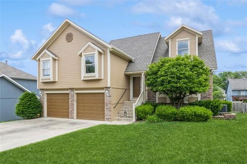 5309 Ne Rainbow Cir, Lee's Summit, MO, 64064-2450 | Card Image