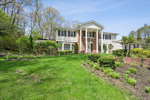 7 Stepping Stone Cres, Dix Hills, NY, 11746-5011 | Card Image