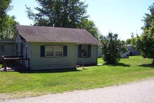 105 E 6th St, De Land, IL, 61839-7162 | Card Image