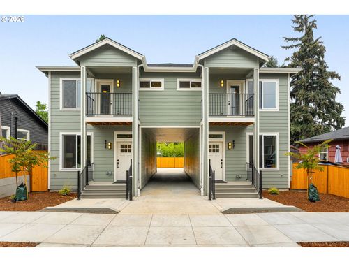 8639 N Fox St, Portland, OR, 97203-2222 | Card Image