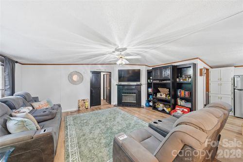 102 Sycamore Dr, Hickory, NC, 28601 | Card Image