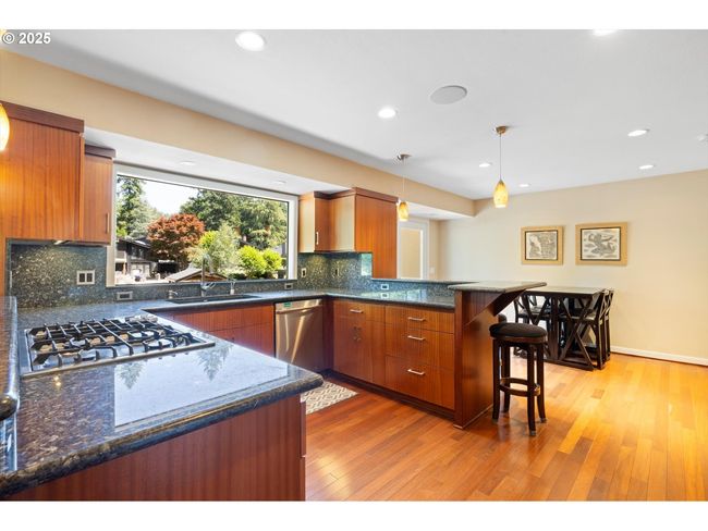 17810 Sarah Hill Ln, House other with 4 bedrooms, 3 bathrooms and 2 parking in Lake Oswego OR | Image 16