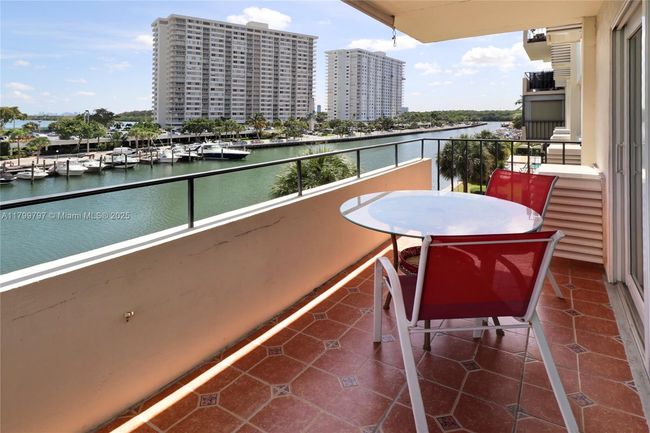 APT-403 - 220 Kings Point Dr, Condo with 1 bedrooms, 1 bathrooms and null parking in Sunny Isles Beach FL | Image 19