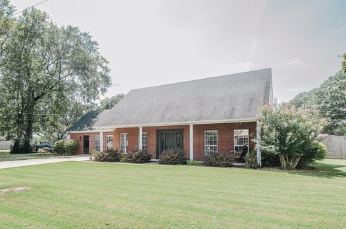 402 Park Ave, Muscle Shoals, AL, 35661-1652 | Card Image