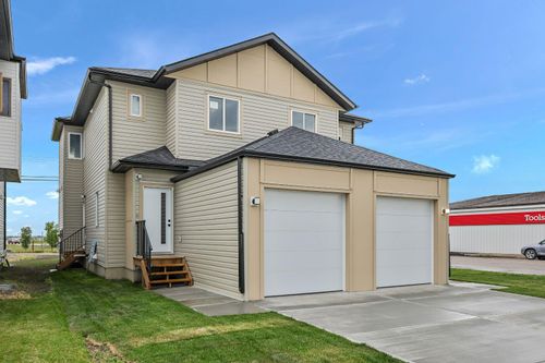 2004 24 Ave, Didsbury, AB, T0M | Card Image