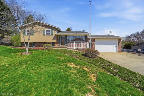 5625 Strausser Street Nw, North Canton, OH, 44720 | Card Image