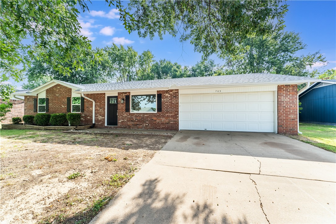 Andy St, Springdale, AR 72762