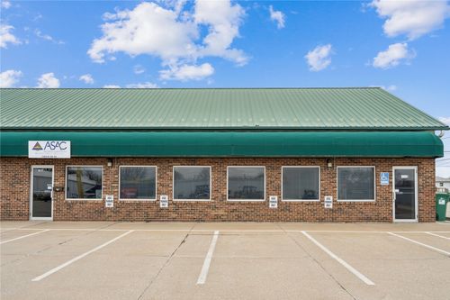 1003 W 4th St, Vinton, IA, 52349 | Card Image