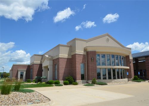 1065 N Center Point Road, Hiawatha, IA, 52233 | Card Image