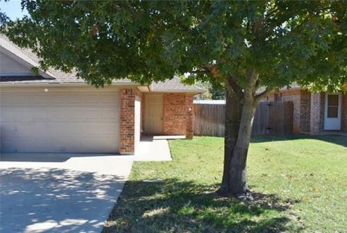 760-764 Stribling Cir, Azle, TX, 76020-2655 | Card Image