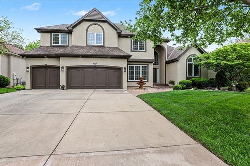 709 Ne Lake Pointe Dr, Lee's Summit, MO, 64064-2135 | Card Image