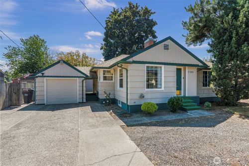 2205 Ocean Beach Hwy, Longview, WA, 98632-4548 | Card Image