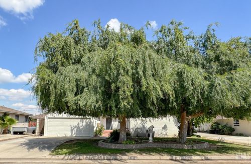 332 Oak St, Shafter, CA, 93263-2422 | Card Image