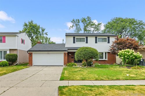 19928 Fleetwood Dr, Harper Woods, MI, 48225-1640 | Card Image