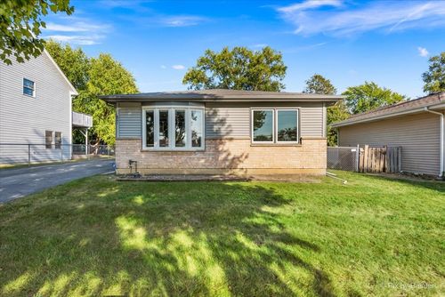 821 Bishop St, West Chicago, IL, 60185-3500 | Card Image