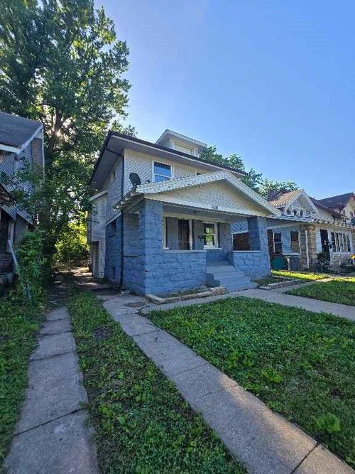 5611 Highland Ave, Kansas City, MO, 64110-2913 | Card Image