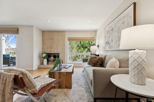 11 Thoreau Circle, Mill Valley, CA, 94941 | Card Image