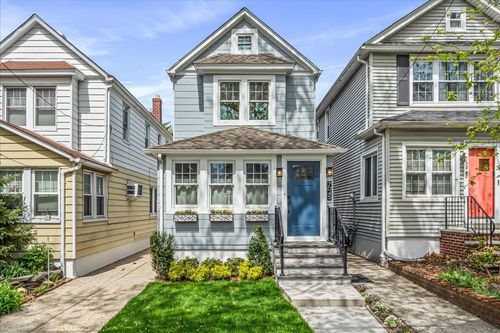 70-45 Manse St, Forest Hills, NY, 11375-5851 | Card Image