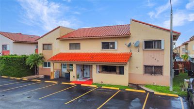 202 - 7650 W 29th Way, Condo with 2 bedrooms, 2 bathrooms and null parking in Hialeah FL | Image 2