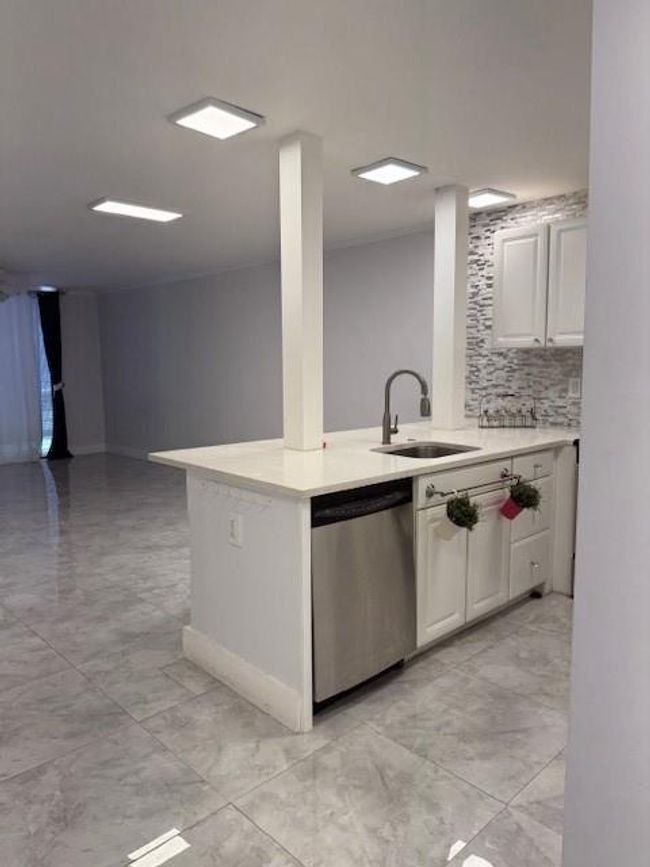 KITCHEN | Image 10