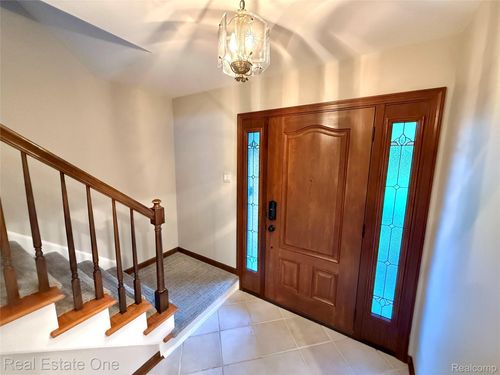 2546 Limerick Ln, Troy, MI, 48098-2127 | Card Image