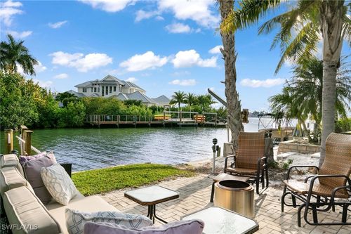 1360 Chesapeake Ave, NAPLES, FL, 34102-0510 | Card Image